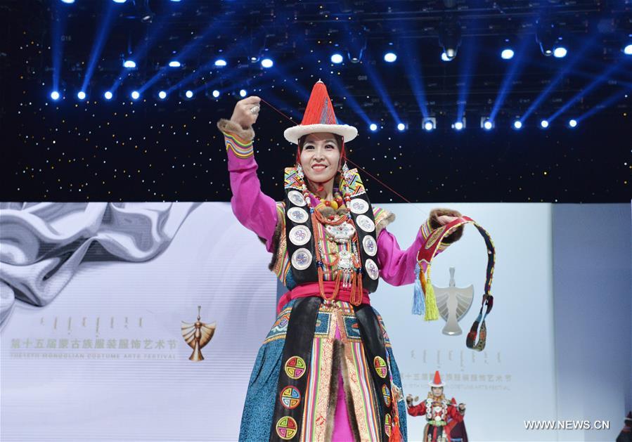 إقامة مهرجان للازياء القومية في منغوليا الداخلية