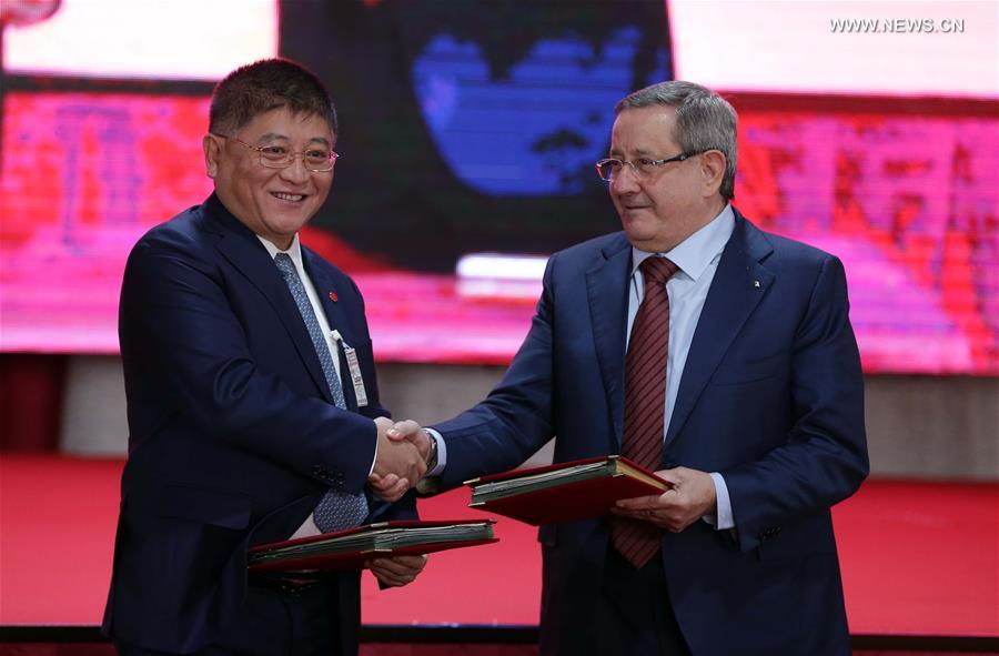 الجزائر والصين توقعان على اتفاقية لانشاء مصنع ضخم للفوسفات بتكلفة تقدر بـ 6 مليارات دولار