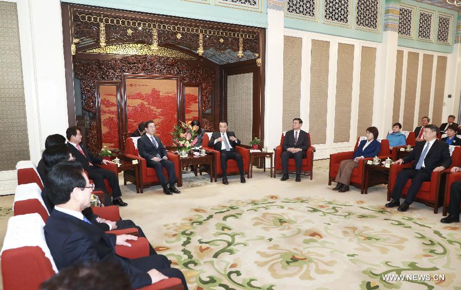 رئيس مجلس الدولة الصيني يدعو إلى تعزيز التعاون المحلي مع جمهورية كوريا