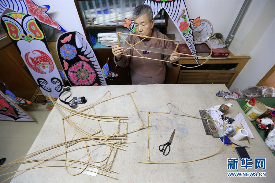 حرفي صيني يصنع طائرات ورقية لمدة 20 عاما
