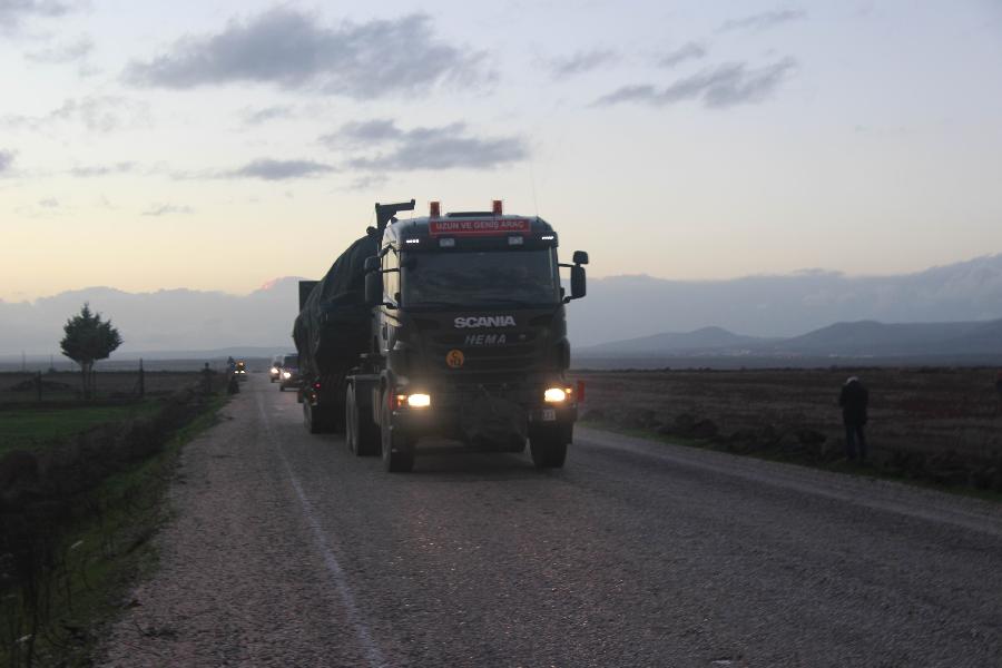تركيا تعزز وجودها العسكري على الحدود السورية لشن عملية محتملة