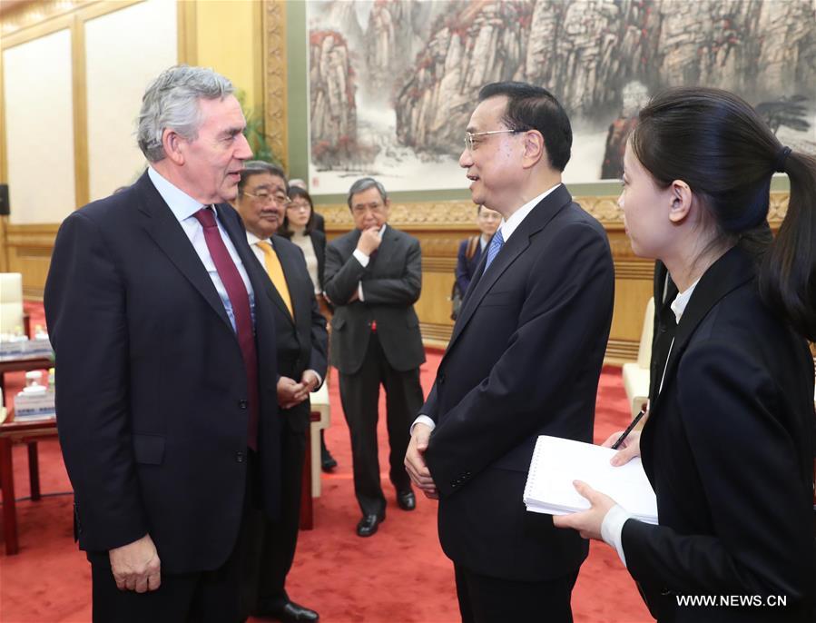 رئيس مجلس الدولة الصيني يلتقي مجموعة من الحضور في مؤتمر فهم الصين