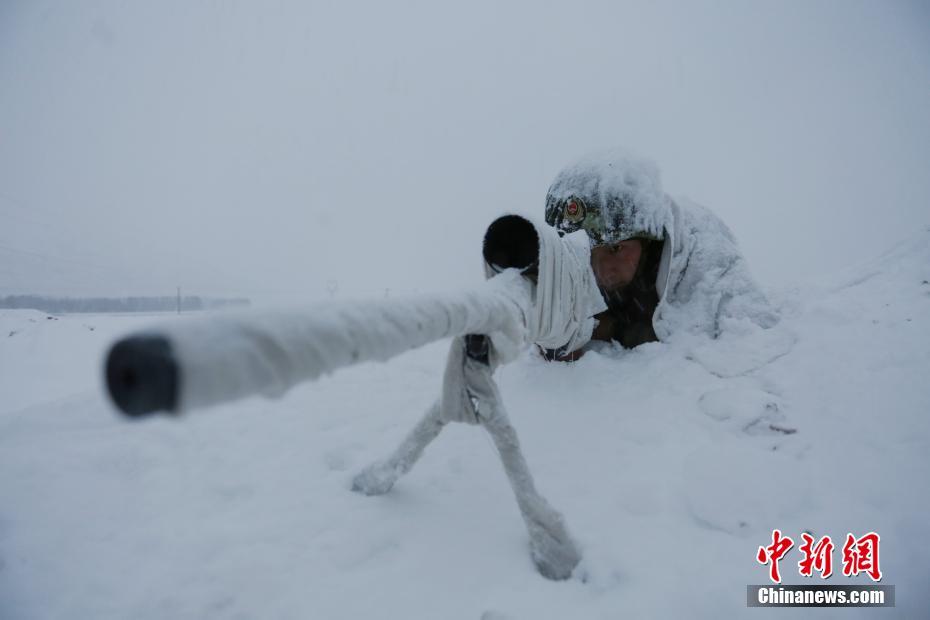 القوات الخاصة تتدرب في الثلوج الكثيفة بالتبت