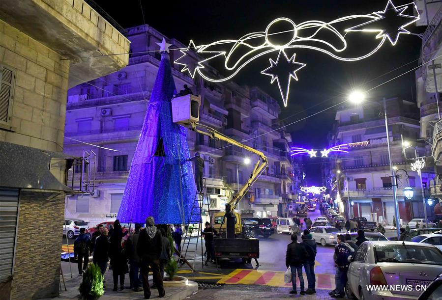 تحقيق إخباري: زينة عيد الميلاد تضيء أحياء قلعة حلب شمال سوريا