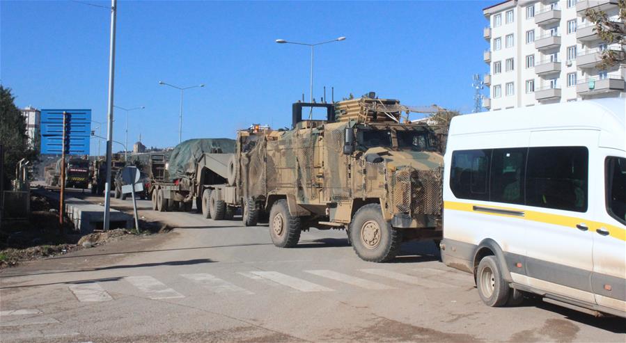 تركيا ترسل تعزيزات عسكرية إلى الحدود السورية