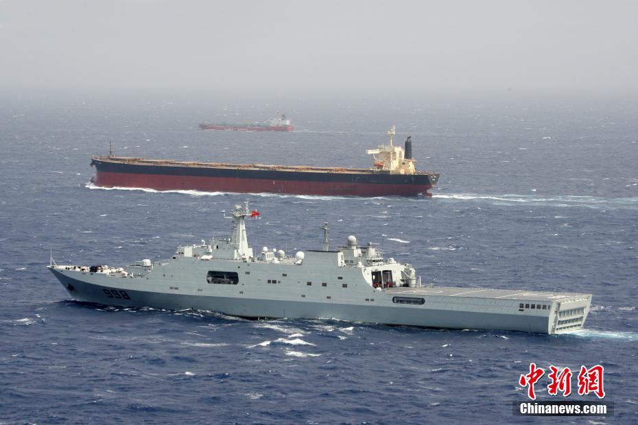 بالصور: 10 سنوات على بدء البحرية الصينية مهام حراسة خليج عدن