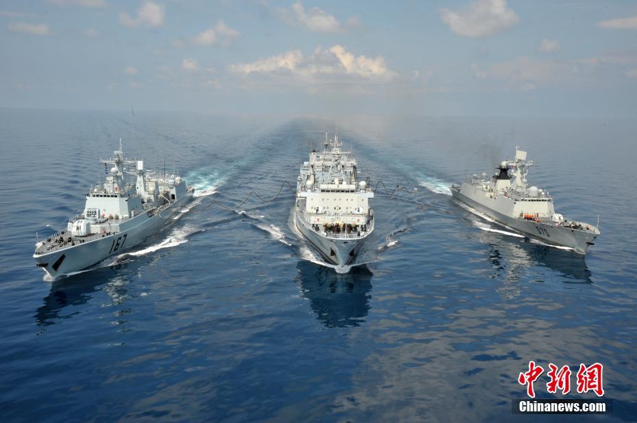 بالصور: 10 سنوات على بدء البحرية الصينية مهام حراسة خليج عدن