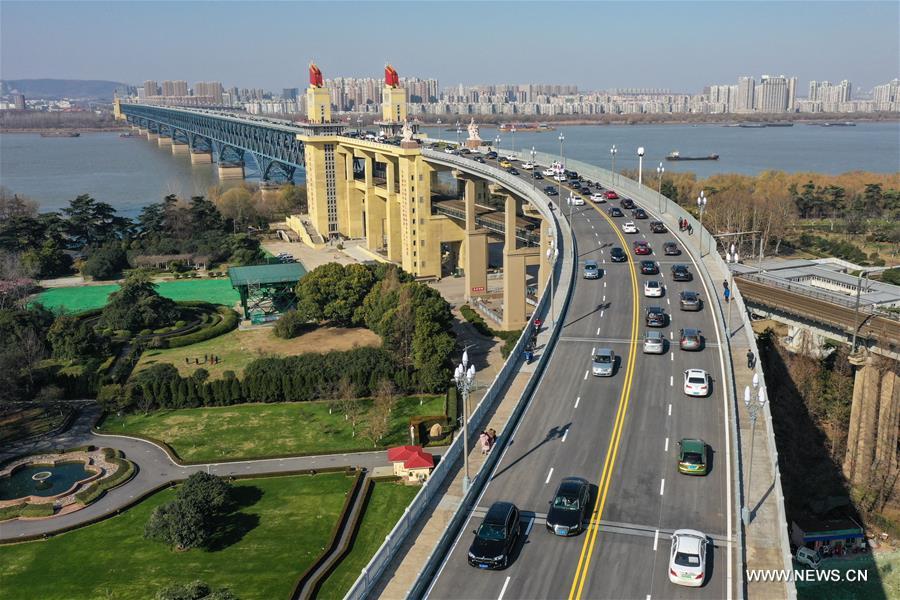 الصين تعيد افتتاح أول جسر عصري مصمم محليا