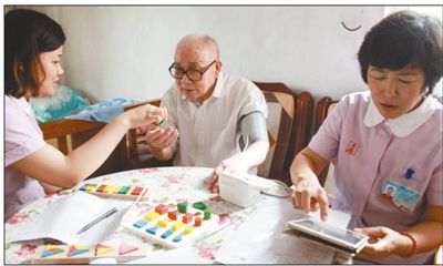 وزير الشؤون المدنية الصيني يتعهد بدعم جودة الخدمات في رعاية كبار السن