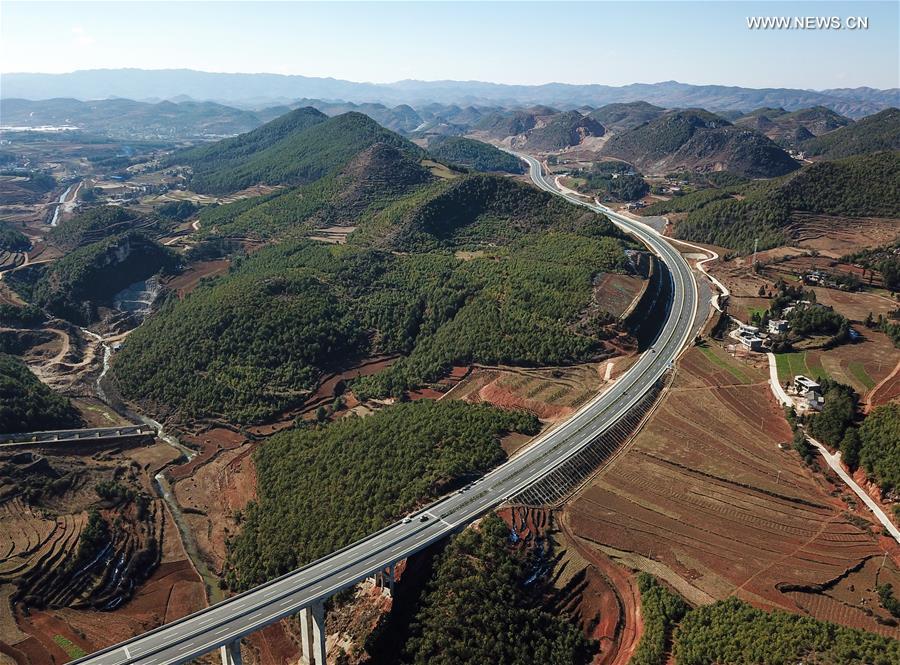 تشغيل طريق سريع جديد على ارتفاع عالي في جنوب غربي الصين