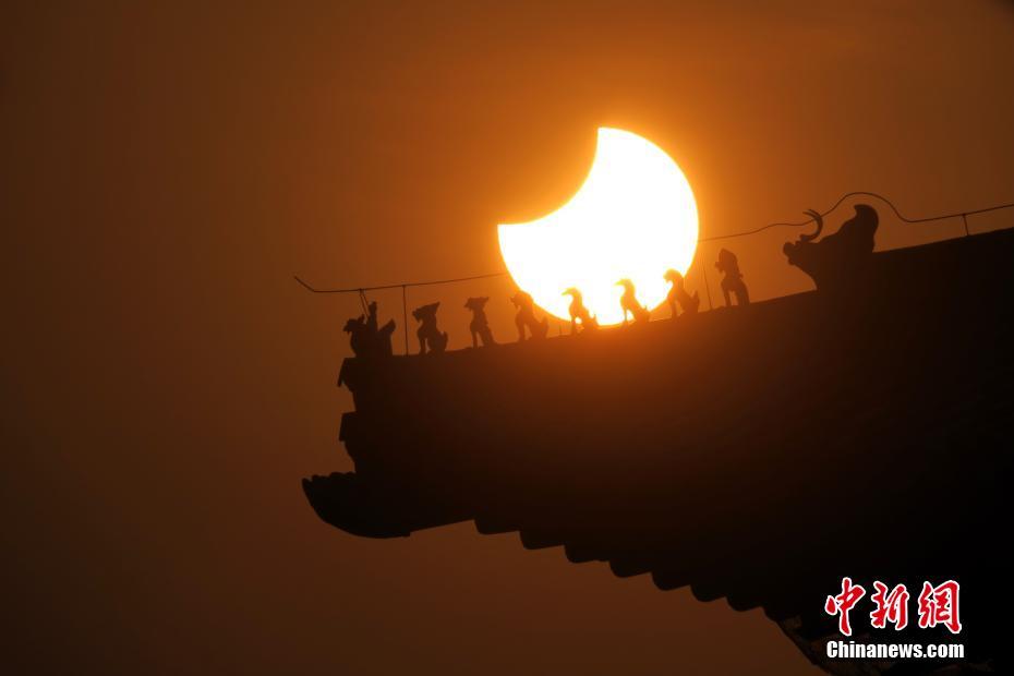 الصين تسجل أول كسوف جزئي للشمس في العام الحالي