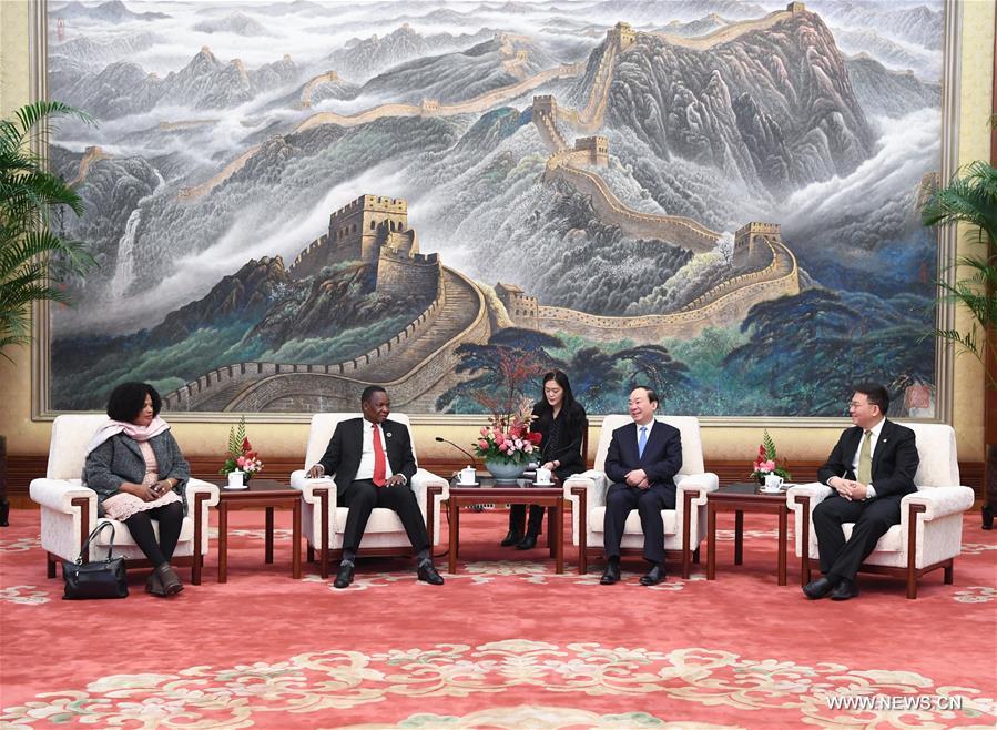 مسئول كبير بالحزب الشيوعي الصيني يجتمع مع الأمين العام لجبهة تحرير موزمبيق