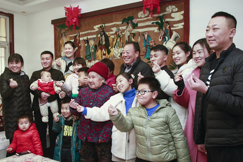 فيديو حول العائلة الصينية التقليدية يلقى تداولا واسعا على صفحات التواصل