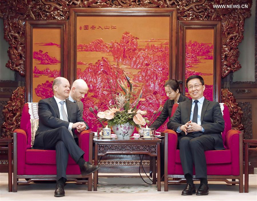 نائب رئيس مجلس الدولة الصيني يلتقي بنظيره الألماني