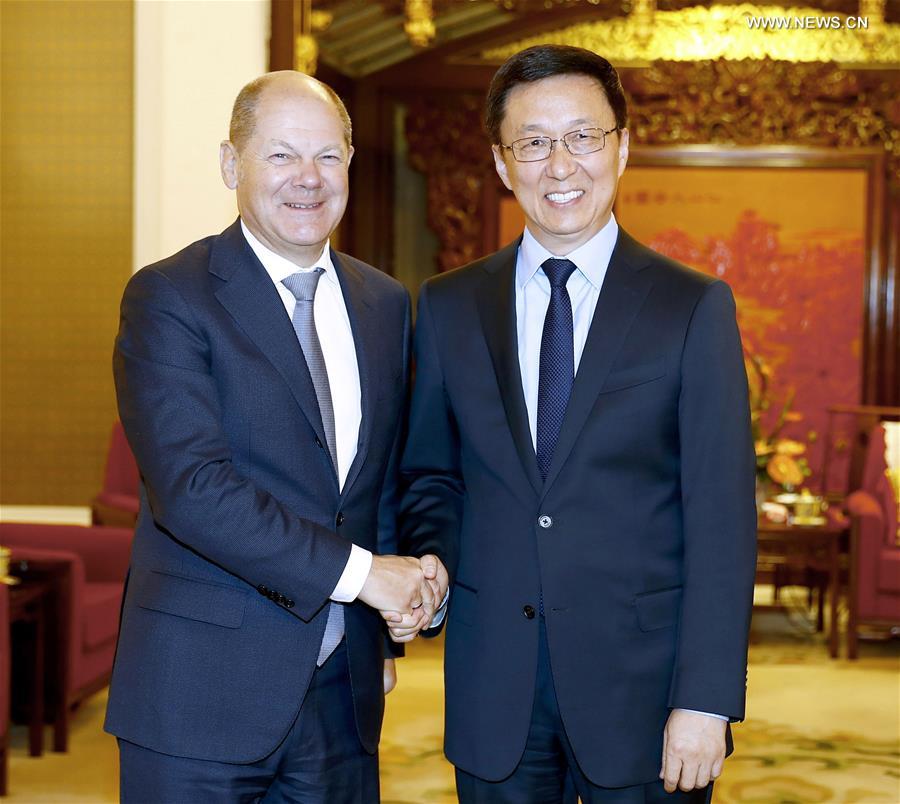 نائب رئيس مجلس الدولة الصيني يلتقي بنظيره الألماني