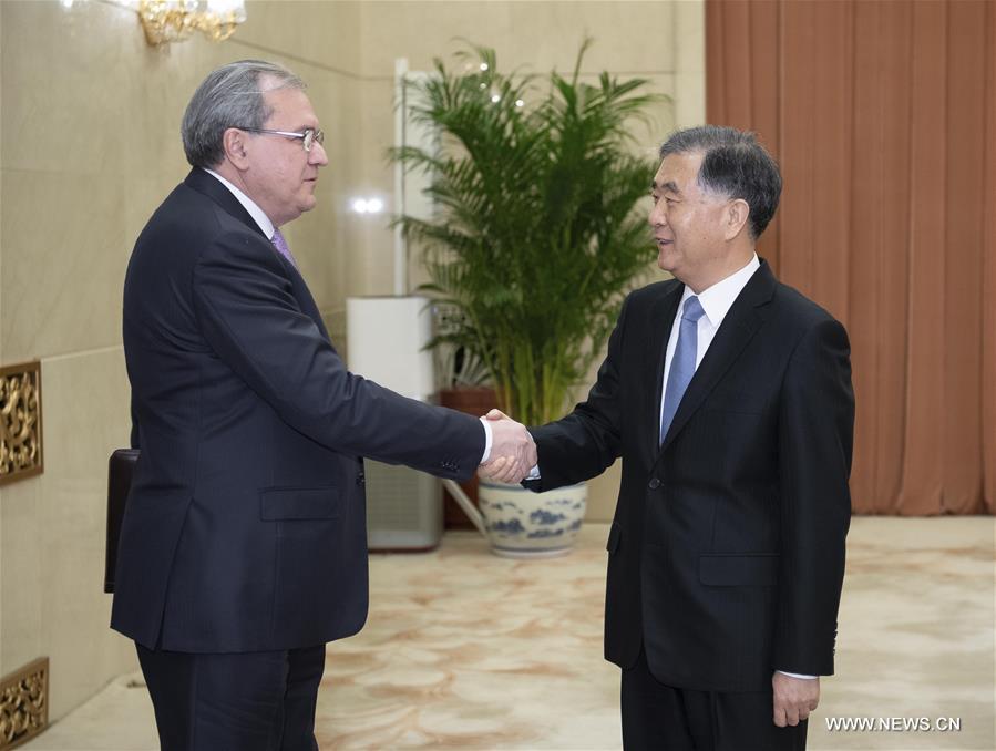 الصين وروسيا تعتزمان تعزيز التعاون في المجالين الاقتصادي والاجتماعي