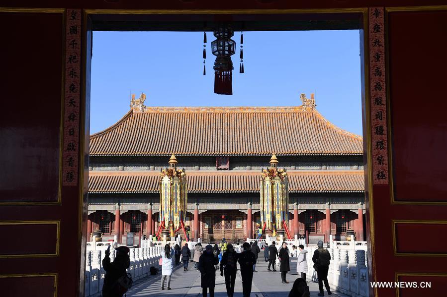 المصابيح الملكية القديمة تضئ متحف القصر الإمبراطوري في العام الصيني الجديد