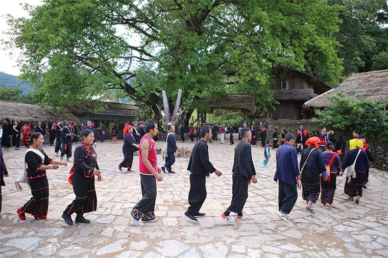 قرية وندينغ: اخر القبائل البدائية في الصين
