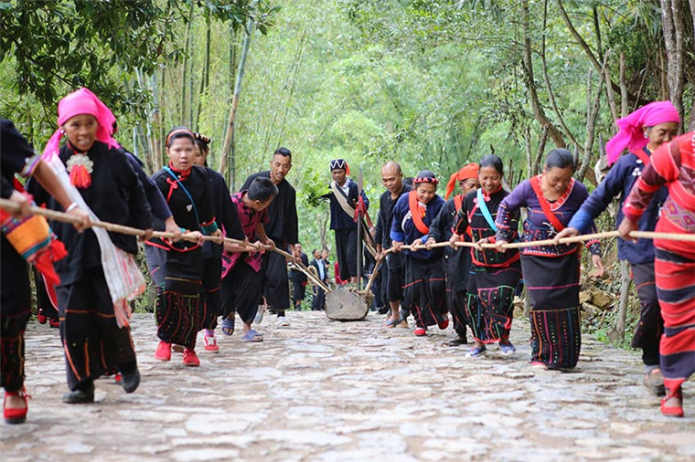 قرية وندينغ: اخر القبائل البدائية في الصين