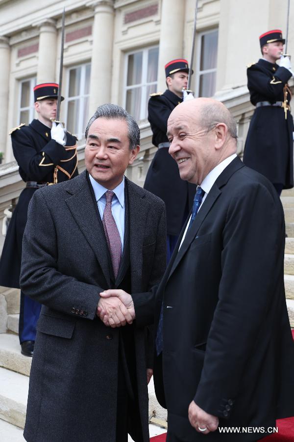 وزير الخارجية الصيني يدعو إلى تعاون أعمق مع فرنسا من أجل تعزيز التعددية