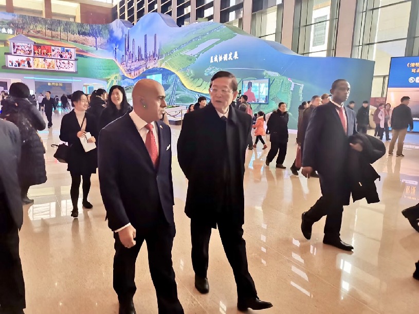  السفراء العرب لدى الصين يشيدون بالمعجزات الصينية بفضل سياسة الإصلاح والانفتاح