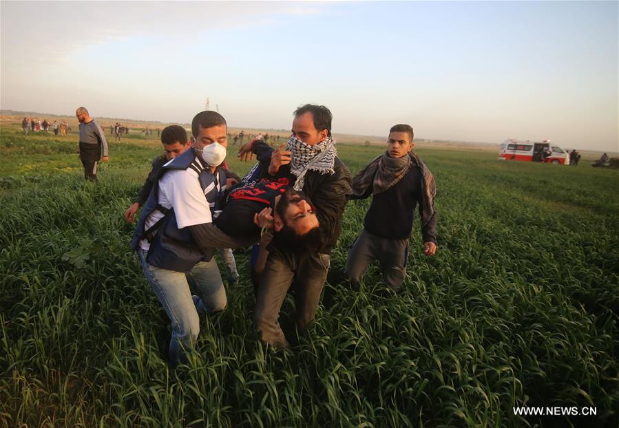 إصابة 32 فلسطينيا برصاص الجيش الإسرائيلي شرق قطاع غزة