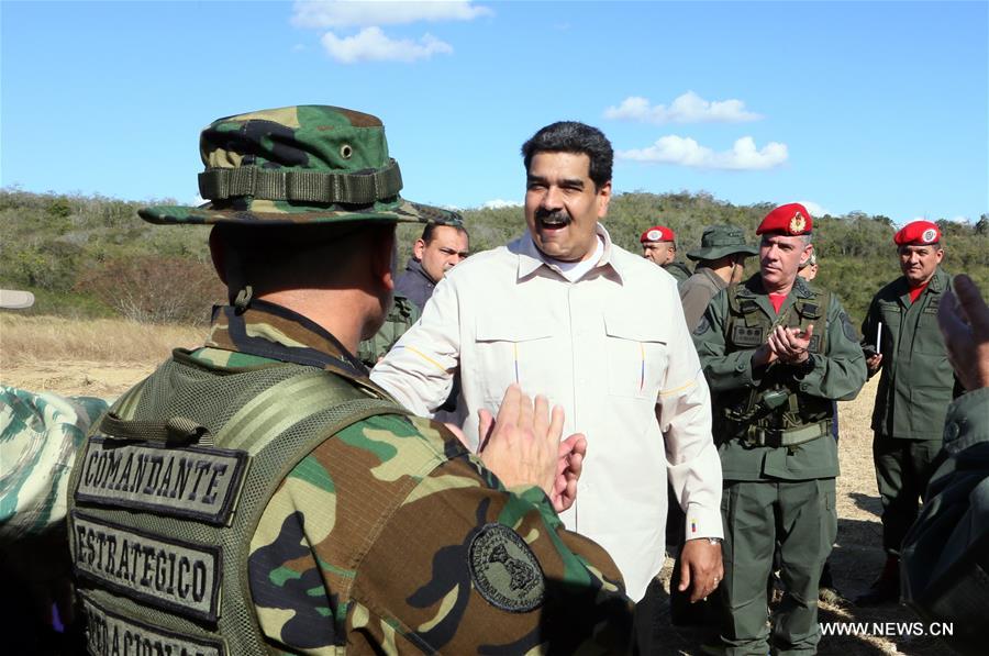 مادورو يقود مناورات عسكرية ويتعهد بتعزيز نظام الدفاع الجوي لفنزويلا