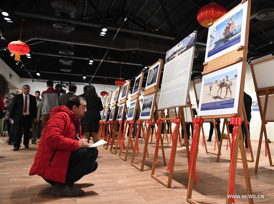 تقرير إخباري: السفارة الصينية بالقاهرة تفتتح معرضا للصور حول سياسة الإصلاح والانفتاح خلال 40 عاما