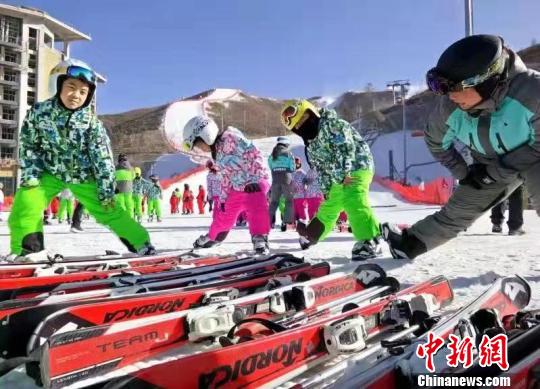 موقع استضافة دورة الألعاب الأولمبية الشتوية في الصين يصبح وجهة سياحية أكثر شعبية