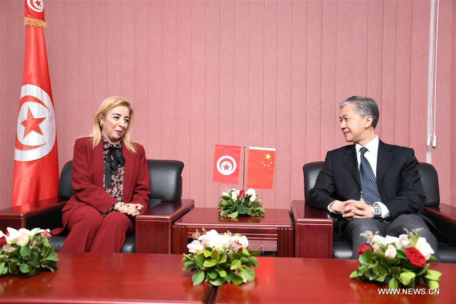 السفارة الصينية تقدم معدات وتجهيزات رياضية للمركز الثقافي والرياضي التونسي