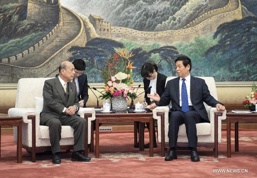 كبير المشرعين الصينيين يتعهد بتعزيز التبادلات مع البرلمان الياباني