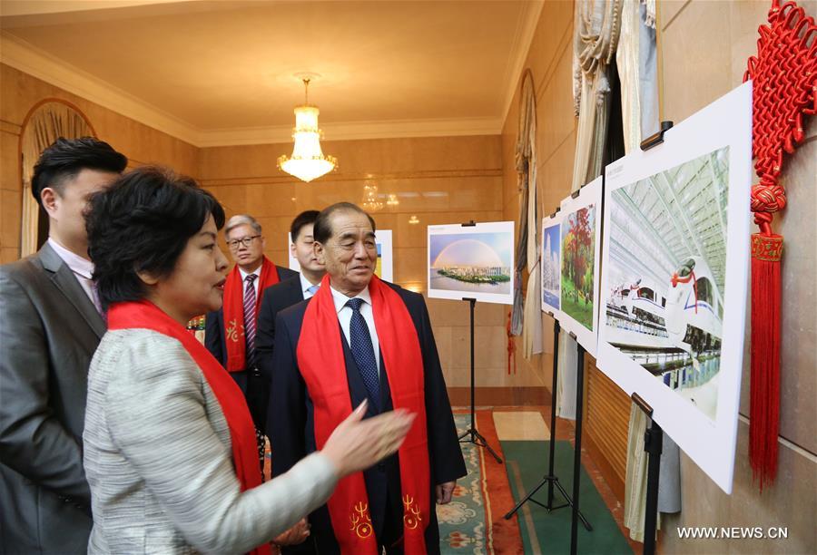 رئيس وزراء كوريا الديمقراطية يحضر حفل استقبال في السفارة الصينية في بيونغيانغ بمناسبة عيد الفوانيس الصيني