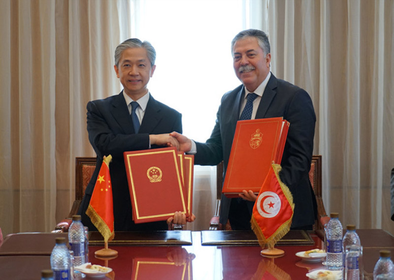 الصين وتونس توقعان على بروتوكول تعاون في مجال الطب