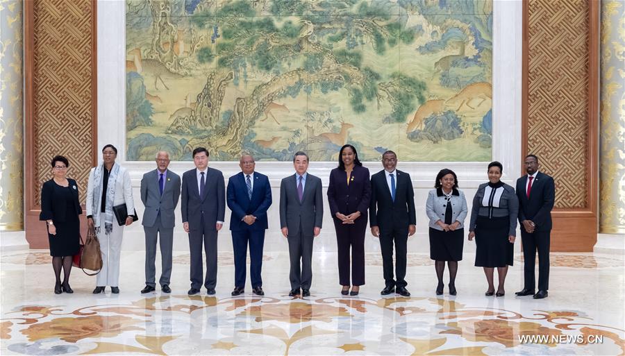 وزير الخارجية الصيني يحث على علاقات أوثق مع دول الكاريبي