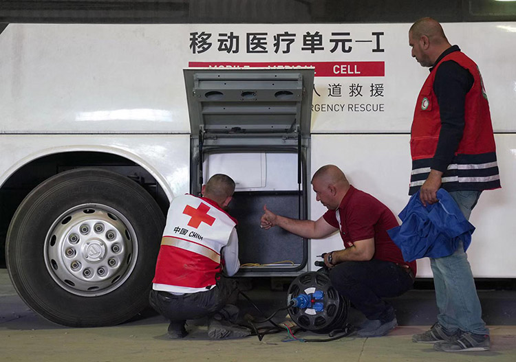 الصليب الأحمر الصيني يتبرع بوحدة طبية إلى العراق