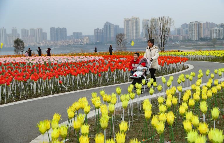 في 16 فبراير 2019، المواطنون يلعبون في حديقة ويتلاند التي تم انشاؤها حديثا في منطقة قاوبينغ بمدينة نانتشونغ، مقاطعة ستشوان.