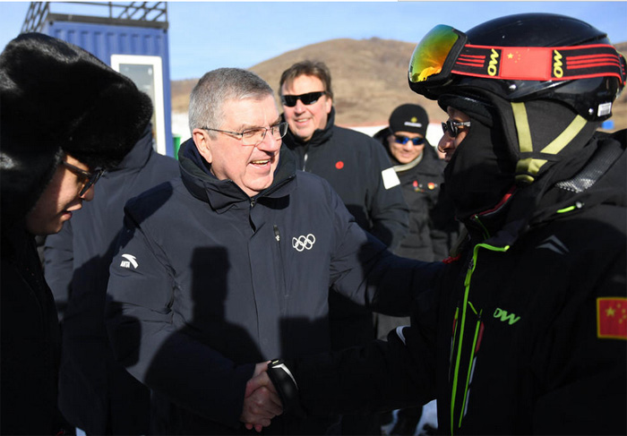 زار رئيس اللجنة الأولمبية الدولية توماس باخ في 29 يناير 2019، موقع تنظيم دورة الألعاب الأولمبية الشتوية 2022 في مدينة تشانغجياكو بمقاطعة خبي ومنطقة يان تشينغ ببكين.