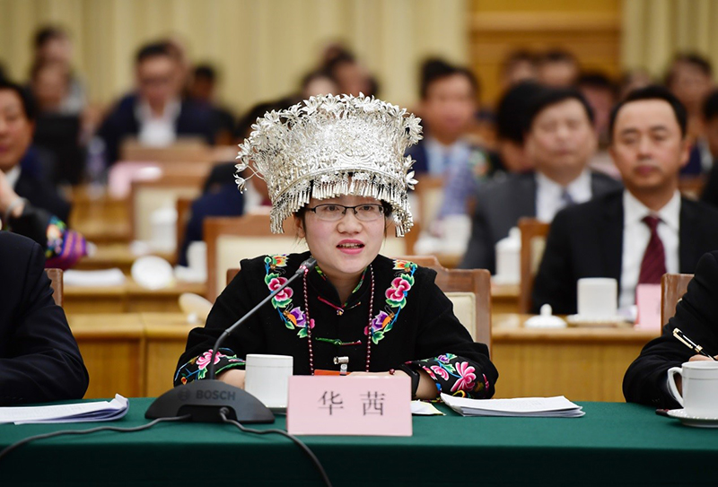 في 5 مارس 2019، هوا تشيان تلقى كلمة في الجلسة العامة لوفد قويتشو خلال مراجعة الوفد تقرير العمل الحكومي خلال "دورتين" للصين.