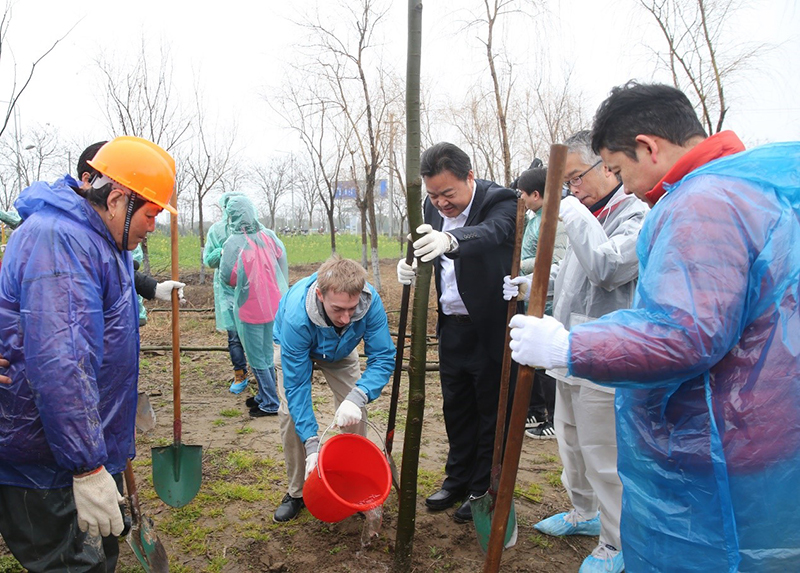 إصدار أول طابع بريدي حول اليوم الوطني لزراعة الأشجار في الصين