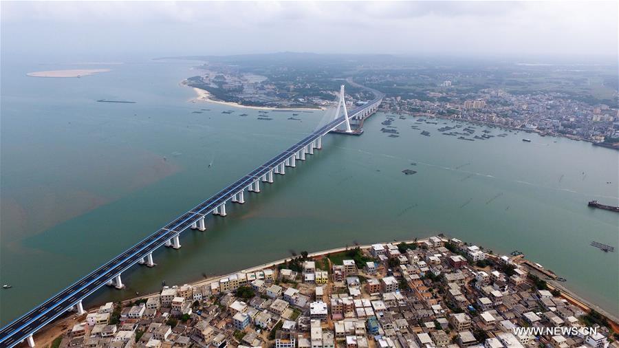 الصين تفتتح أول جسر بحري يمر عبر الصدوع النشطة