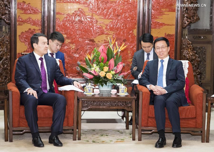 نائب رئيس مجلس الدولة الصيني يحث الصين وقازاقستان على مواءمة استراتيجيات التنمية