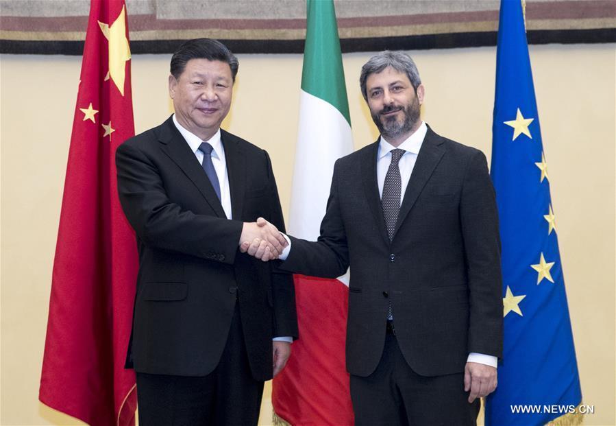 الرئيس الصيني شي جين بينغ يجتمع مع رئيس مجلس النواب الإيطالي