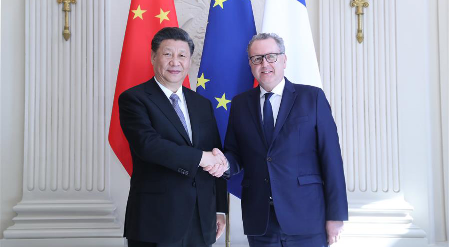 الرئيس شي يؤكد على أهمية روح الاستقلال خلال اجتماعه مع رئيس الجمعية الوطنية الفرنسية