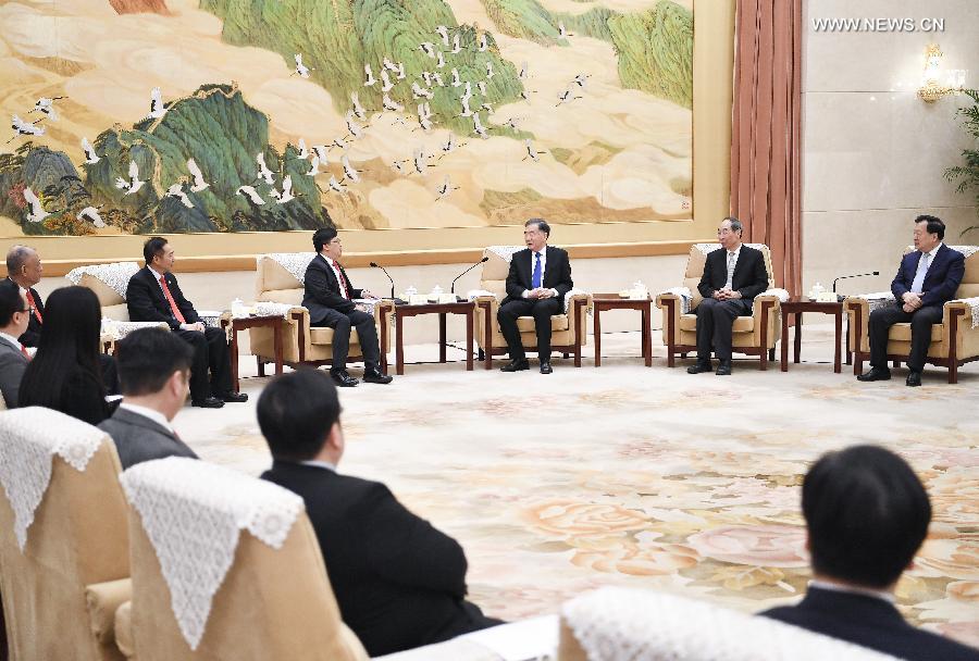 كبير المستشارين السياسيين الصينيين يلتقي مستشارين سياسيين من سكان ماكاو
