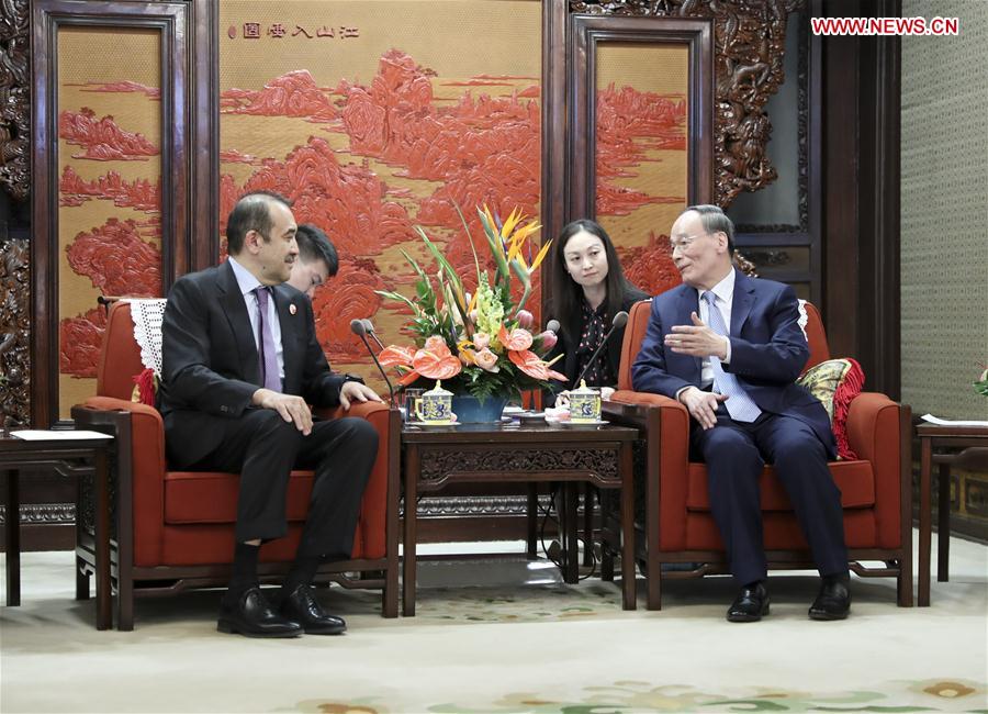 نائب الرئيس الصيني يلتقي رئيس لجنة الأمن الوطني في قازاقستان