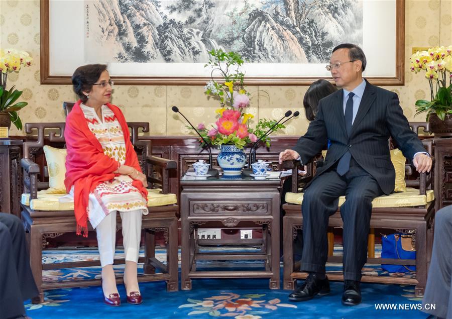 مسؤول كبير في الحزب الشيوعي الصيني يلتقي بوكيلة وزارة الخارجية الباكستانية