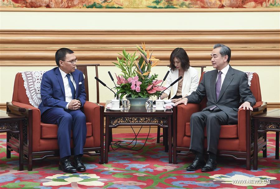 الصين ترحب برئيس الوزراء الماليزي مهاتير في المنتدى الثاني للحزام والطريق