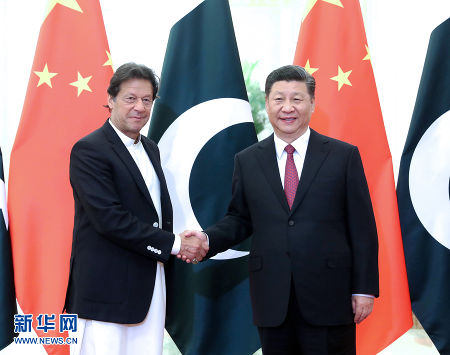 الرئيس شي يلتقي مع رئيس الوزراء الباكستاني