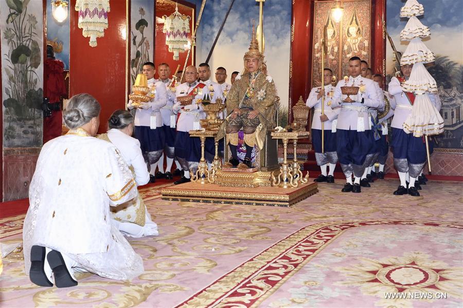 ملك تايلاند يمنح ألقابا جديدة للعائلة المالكة