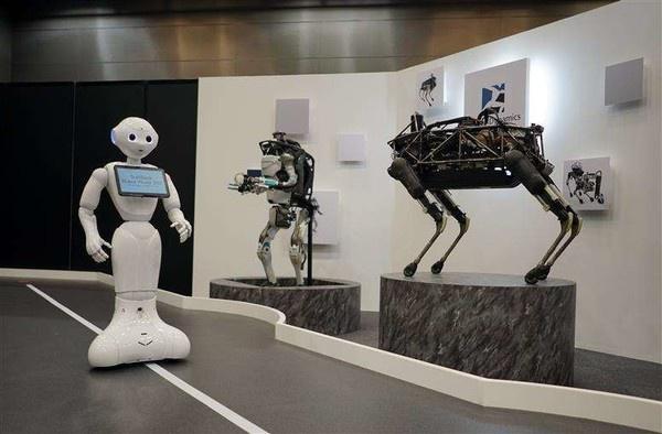 عقود بـ 12 مليار في يوم افتتاح الدورة السادسة من قمة الروبوتات الصينية